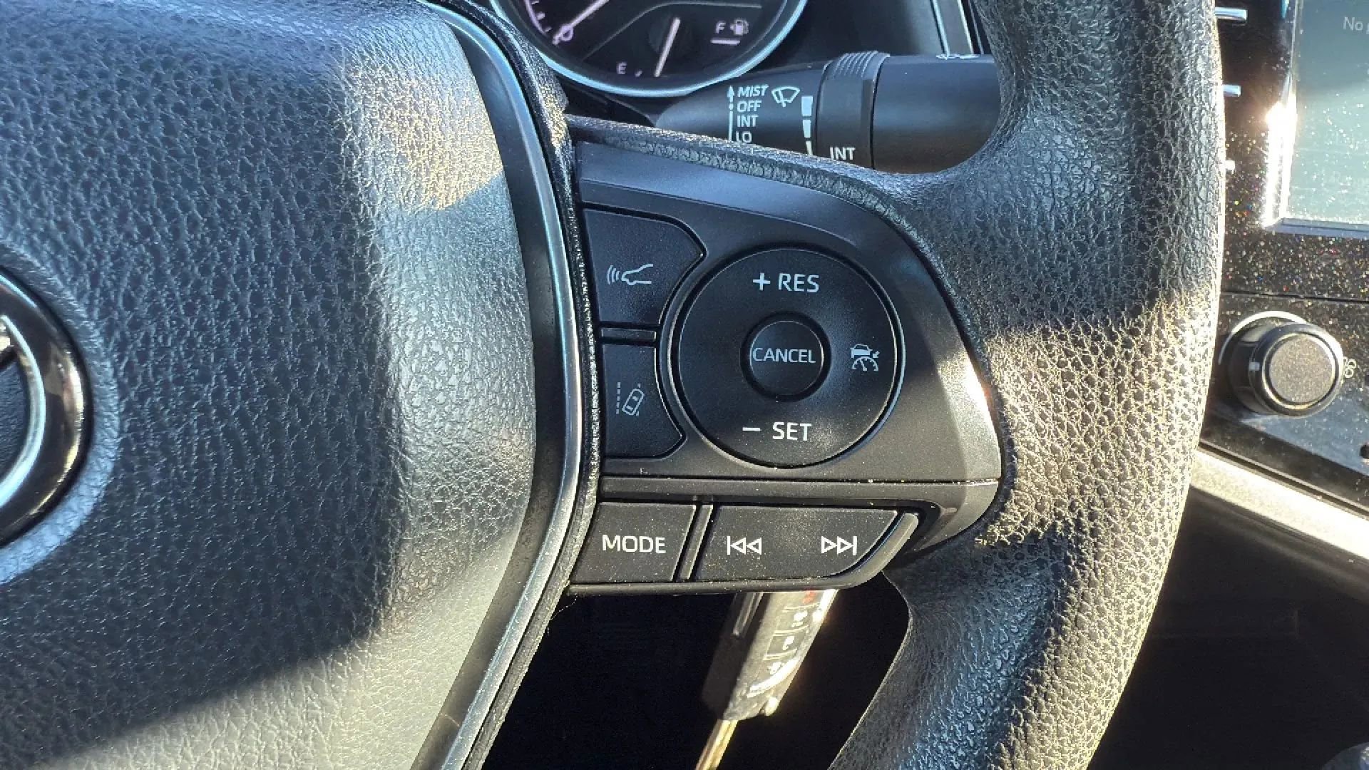 Used 2020 Toyota Camry LE FWD image 11