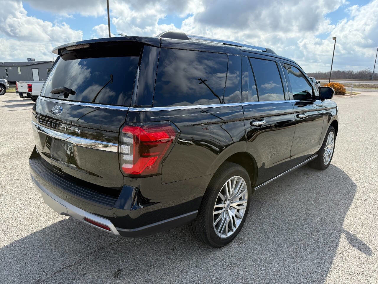 Used 2023 Ford Expedition Limited image 5