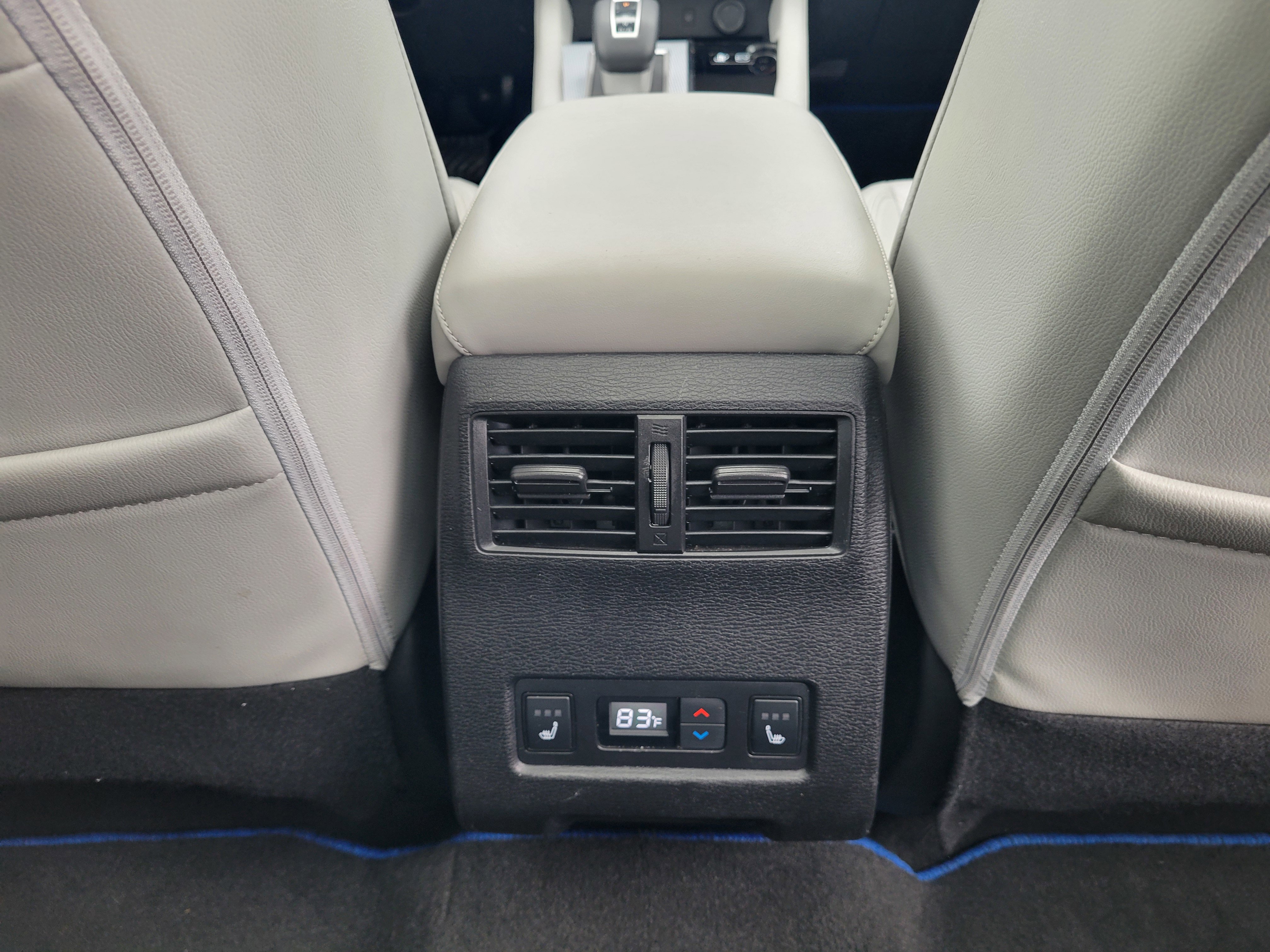 Used 2024 Mitsubishi Outlander SEL image 17