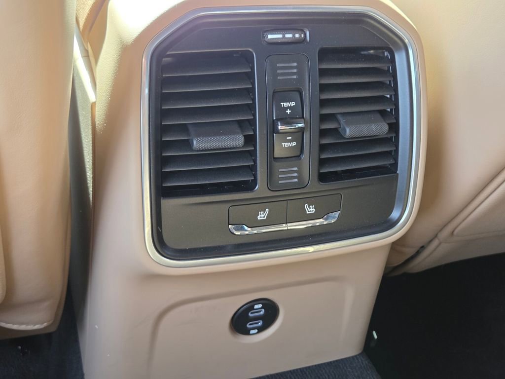 Used 2020 Porsche Macan w/ Premium Package Plus AWD/4WD image 18