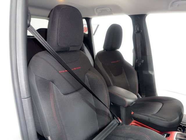 Used 2018 Jeep Renegade Trailhawk w/ UConnect 8.4 Nav Group AWD/4WD image 14