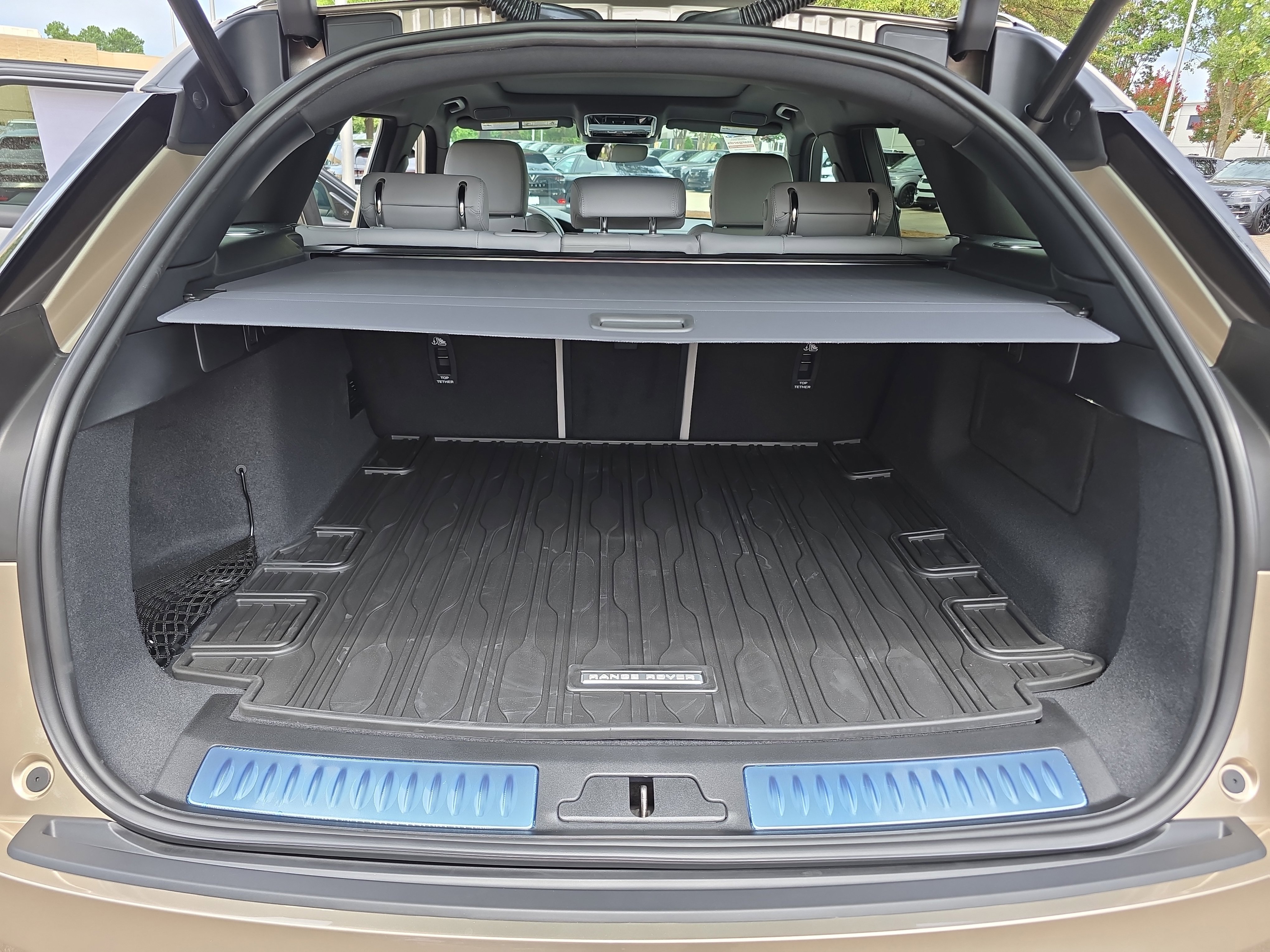 New 2026 Land Rover Range Rover Velar Dynamic SE image 12