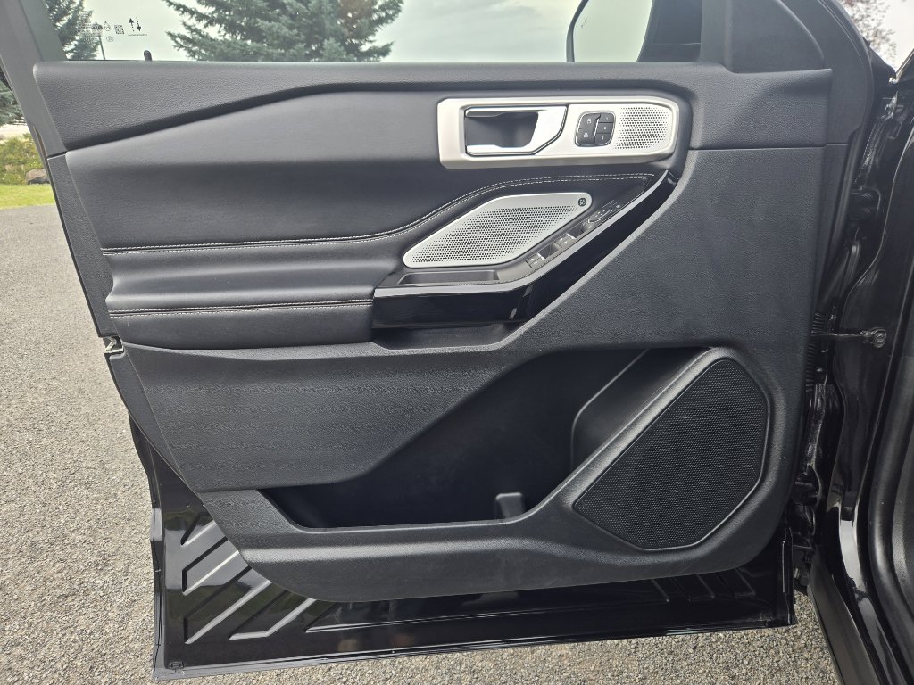 Used 2022 Ford Explorer ST w/ ST Street Pack image 10