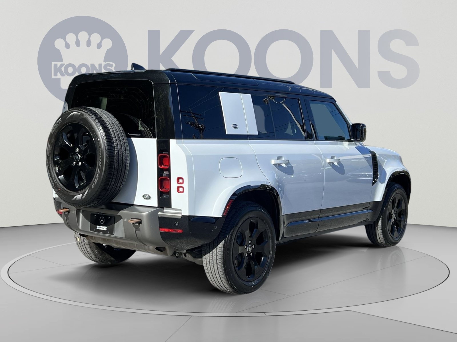 Used 2022 Land Rover Defender 110 X-Dynamic SE AWD/4WD image 11