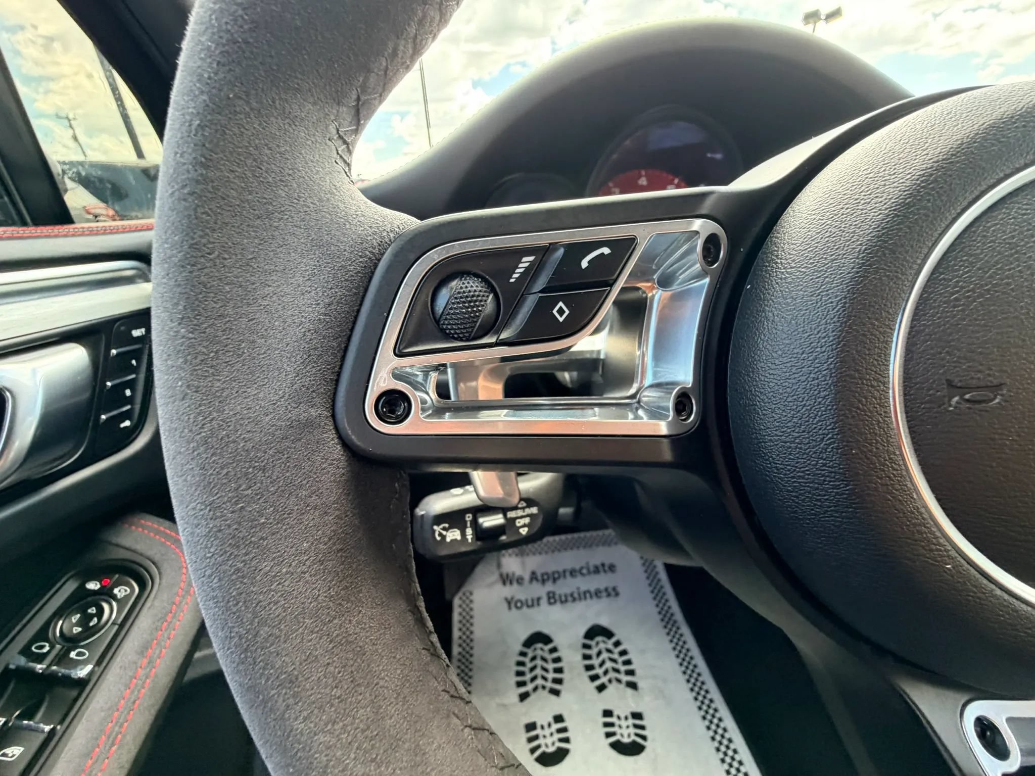 Used 2021 Porsche Macan GTS w/ Sport Chrono Package AWD/4WD image 11