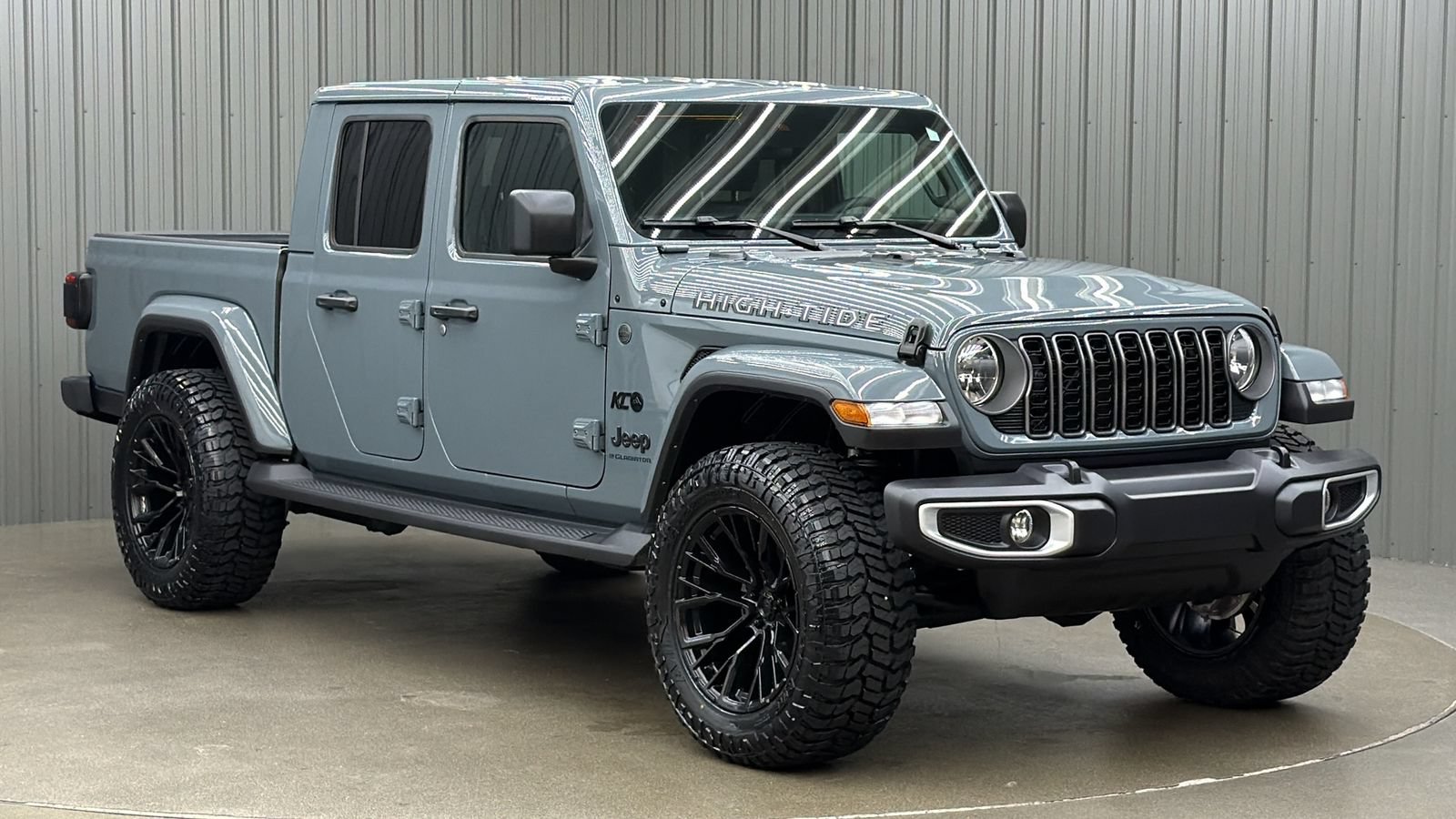 Used 2025 Jeep Gladiator Sport AWD/4WD image 7