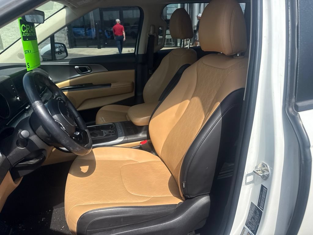 Certified 2024 Kia Carnival LX FWD image 10