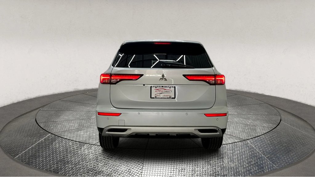 Used 2022 Mitsubishi Outlander SE image 7