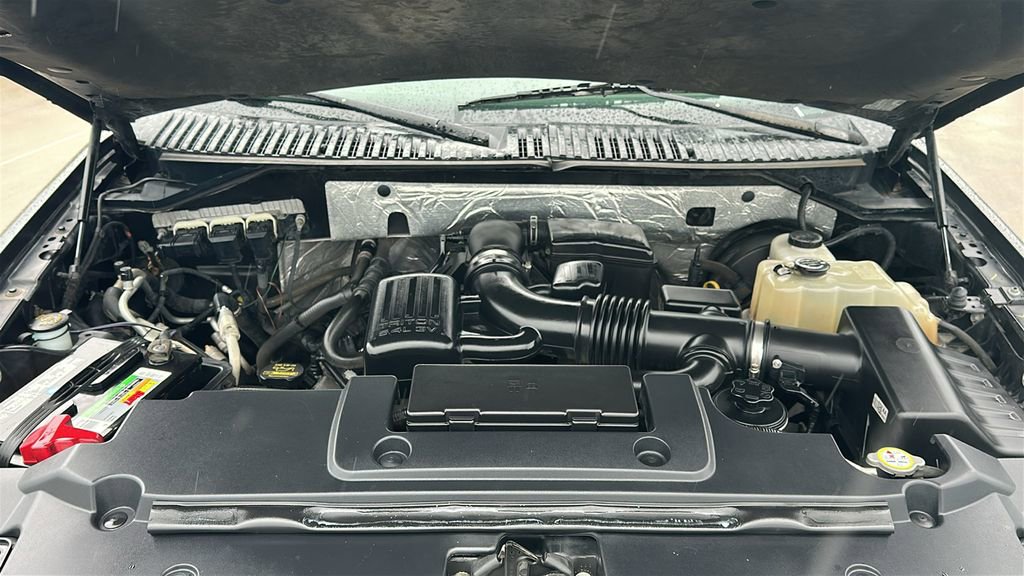 Used 2014 Ford Expedition XLT w/ Equipment Group 202A RWD image 3