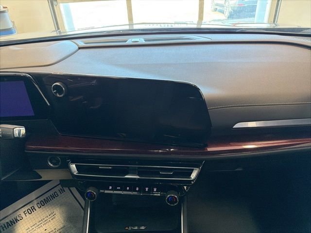 Used 2024 Chevrolet Traverse Z71 image 25