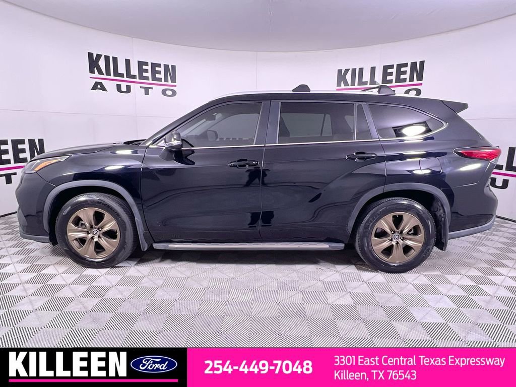 Used 2023 Toyota Highlander Bronze Edition image 4
