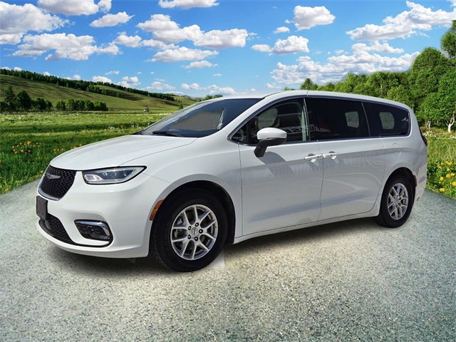 Certified 2023 Chrysler Pacifica Touring-L image 2