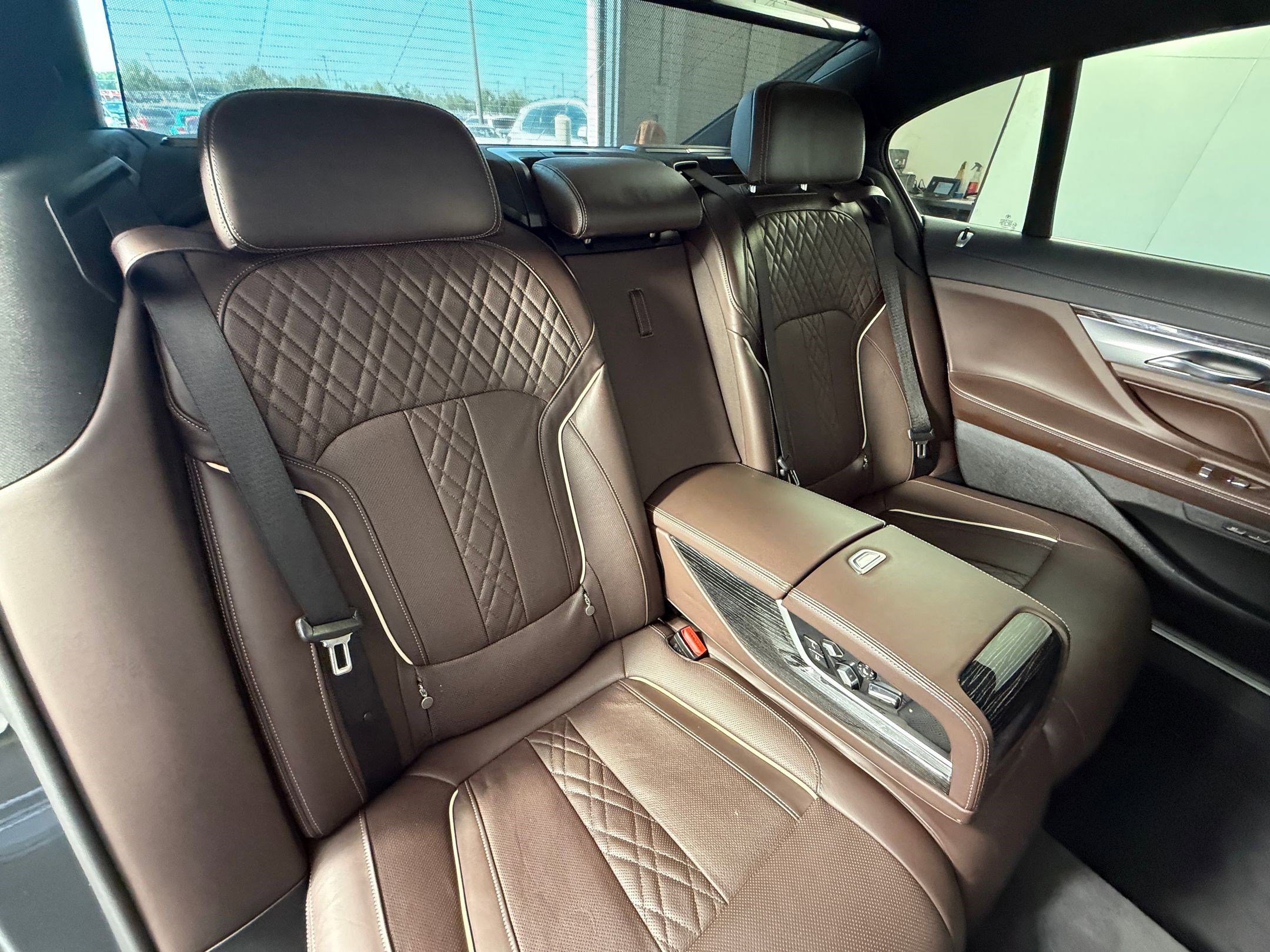 Used 2022 BMW 740i w/ M Sport Package RWD image 34