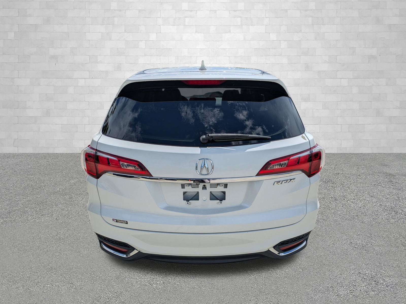 Used 2017 Acura RDX w/ AcuraWatch Plus Package FWD image 3