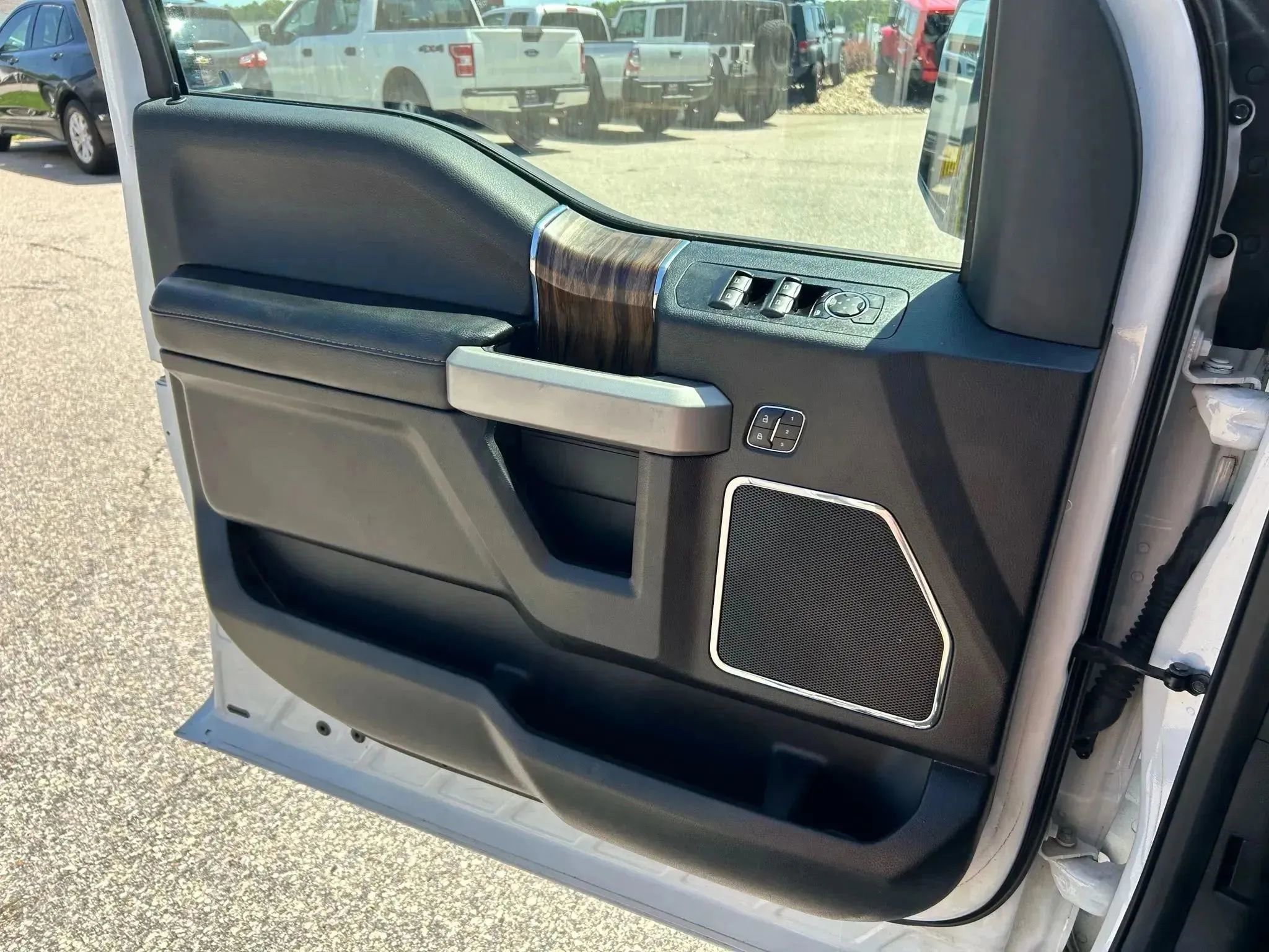 Used 2018 Ford F150 Lariat RWD image 33