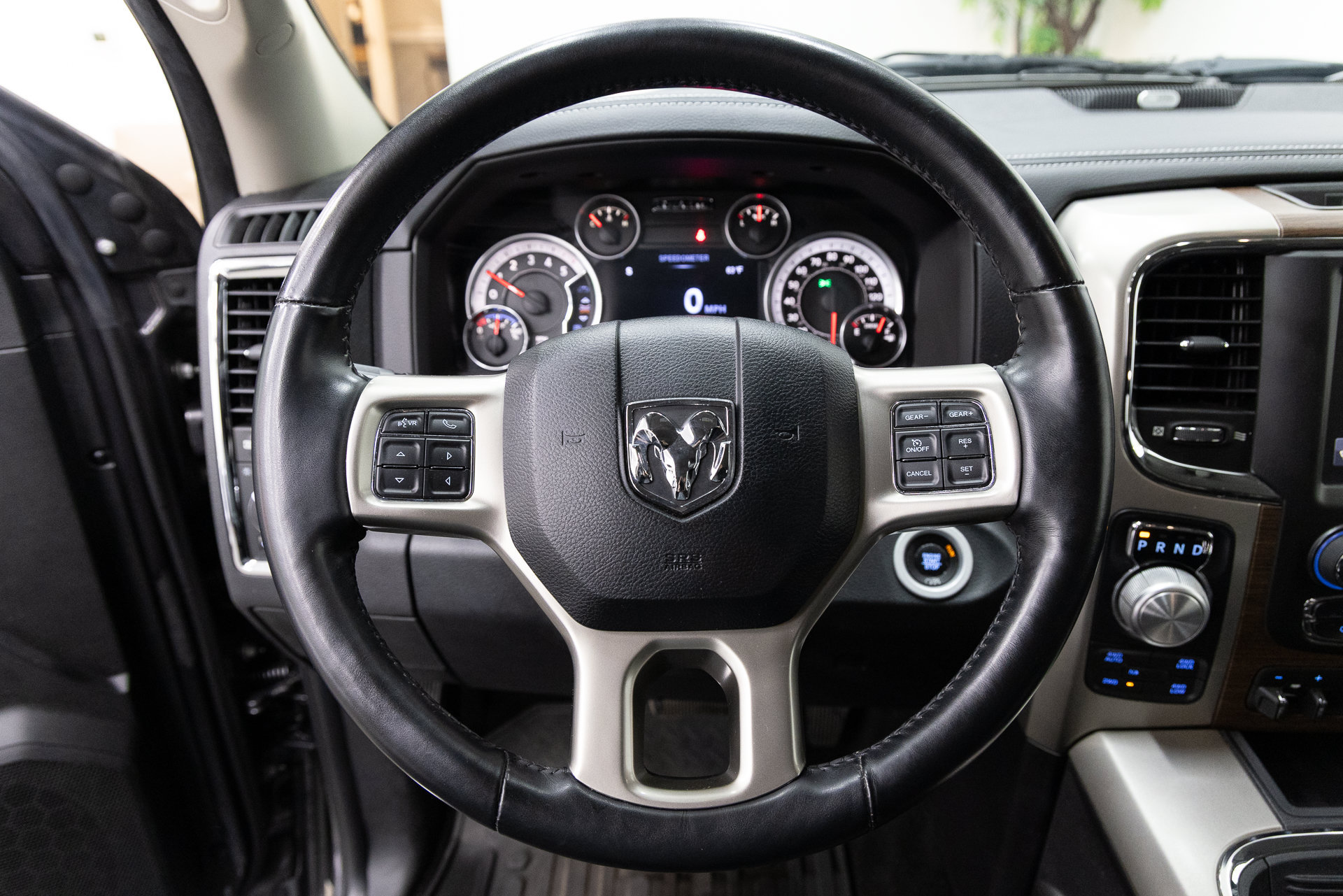 Used 2016 RAM 1500 Laramie w/ Convenience Group AWD/4WD image 16
