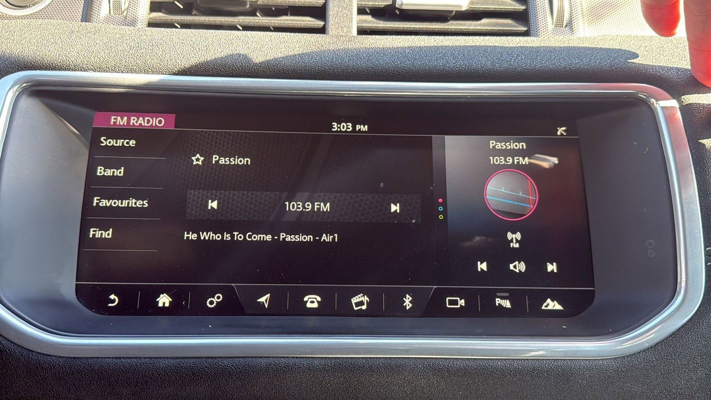 Used 2019 Land Rover Range Rover Evoque SE Premium image 22