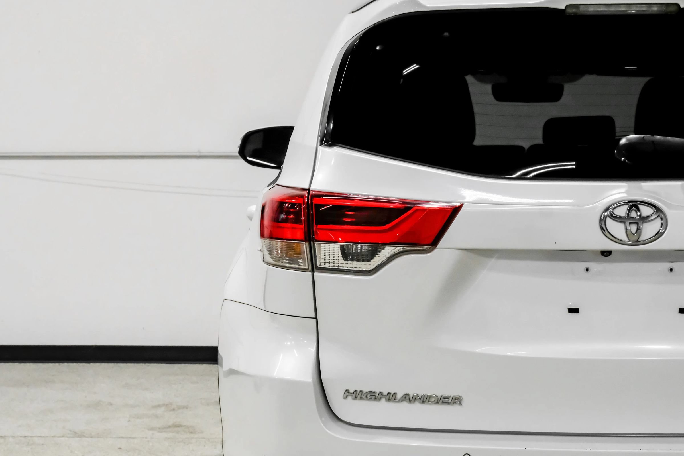 Used 2018 Toyota Highlander Limited FWD image 60