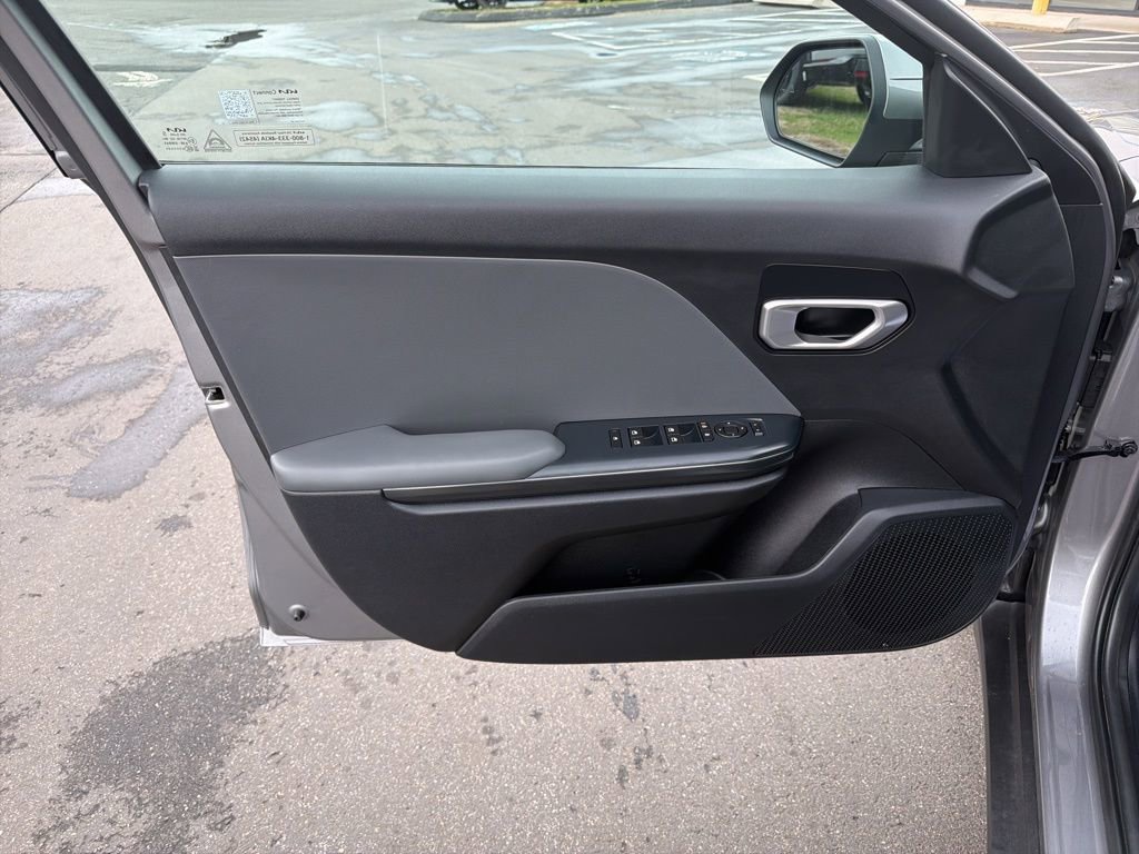 Used 2025 Kia K4 LXS image 25