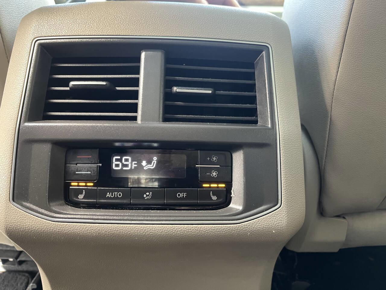 Used 2019 Volkswagen Atlas SEL Premium image 34