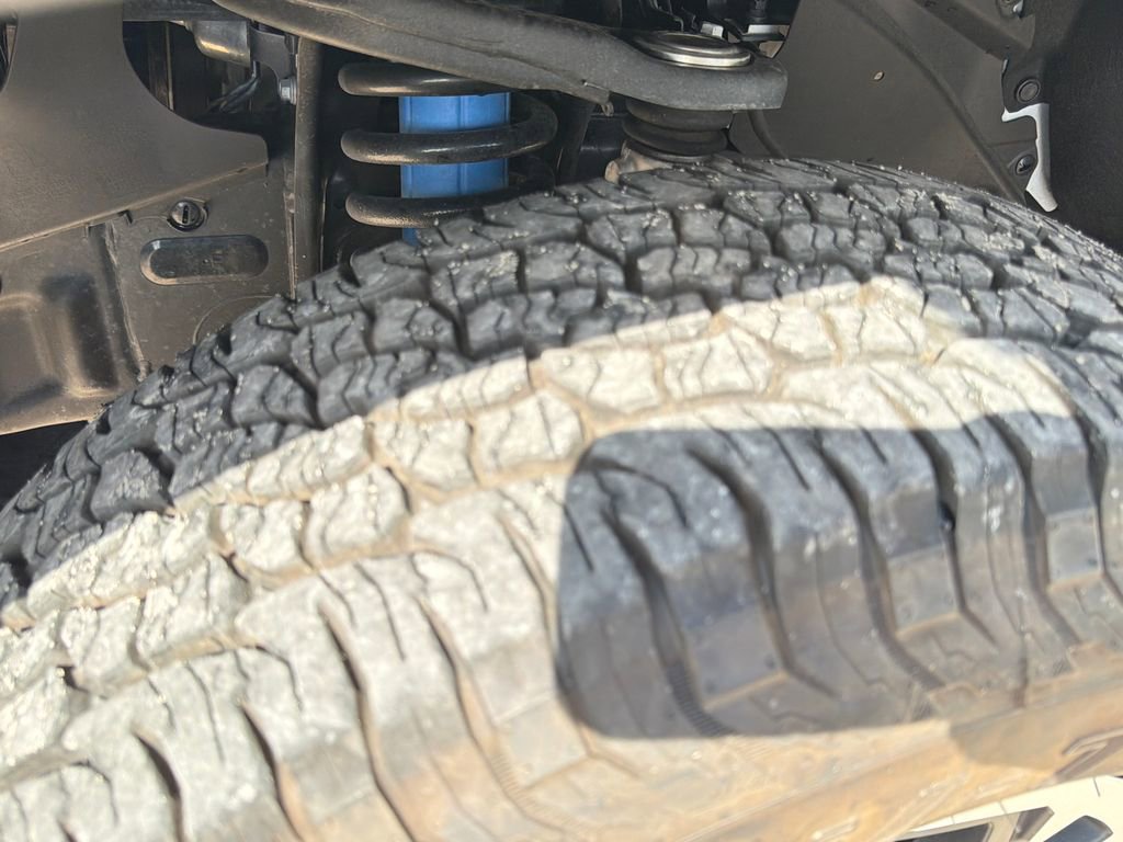 Used 2025 Toyota Tacoma TRD Off-Road AWD/4WD image 30