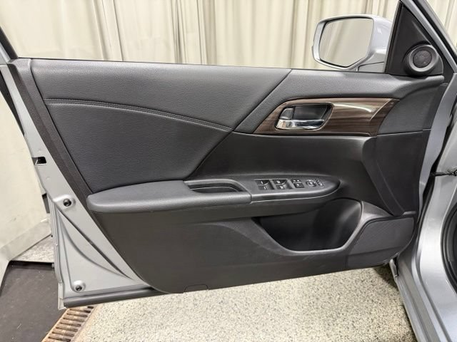 Used 2016 Honda Accord EX image 17