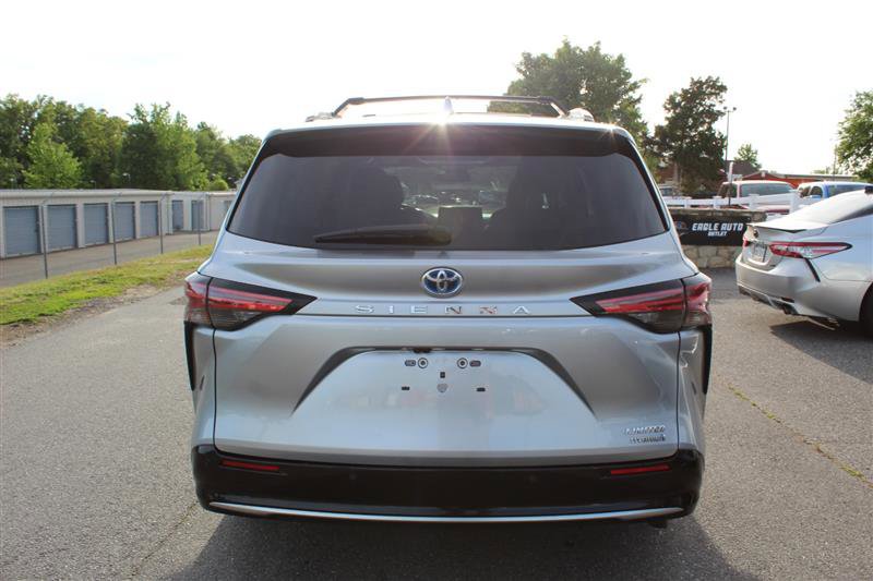 Used 2022 Toyota Sienna Limited FWD image 6