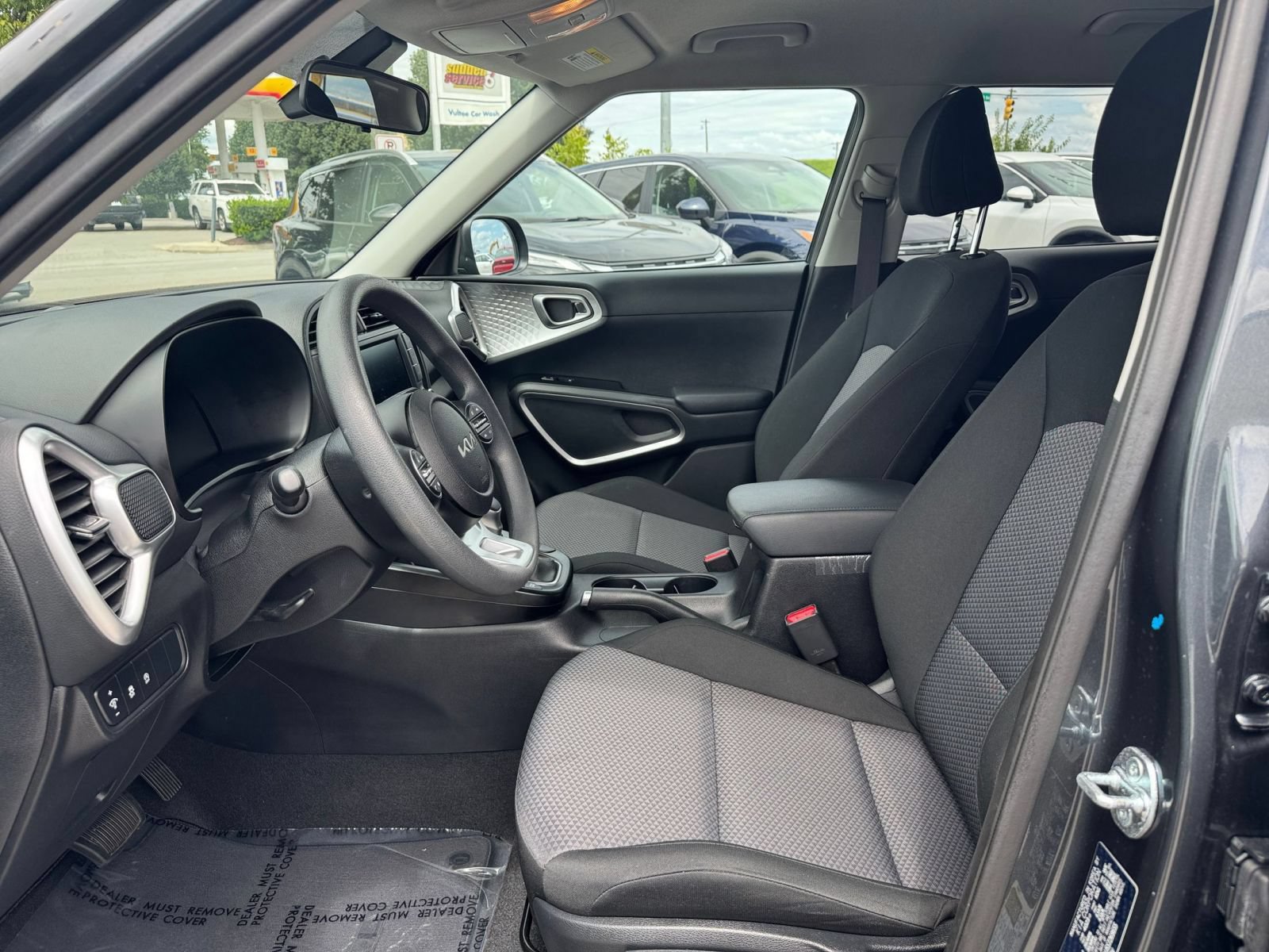 Used 2025 Kia Soul LX w/ LX Technology Package FWD image 24