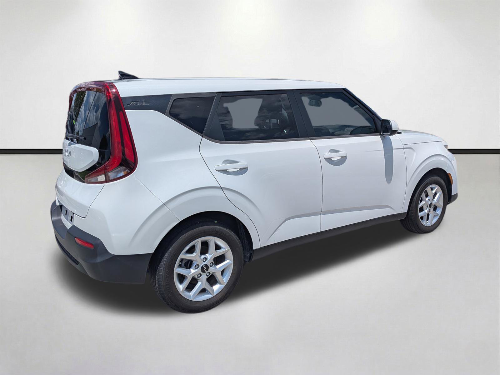 Used 2022 Kia Soul LX w/ Technology Package FWD image 4