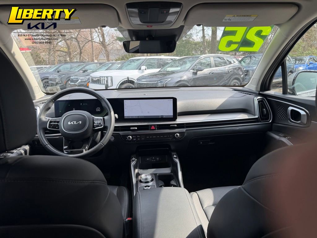 Used 2025 Kia Sorento EX image 13