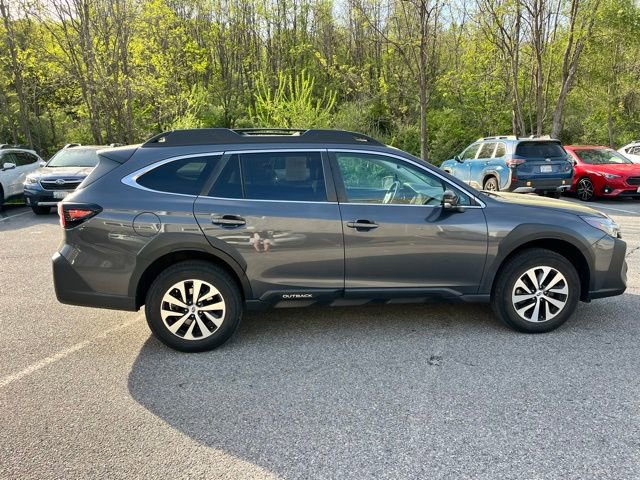 Used 2023 Subaru Outback Premium image 8