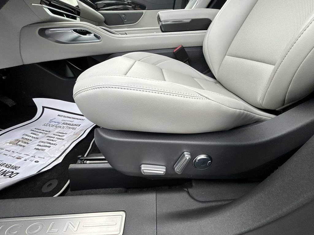 New 2026 Lincoln Nautilus Premier w/ Jet Appearance Package AWD/4WD image 18