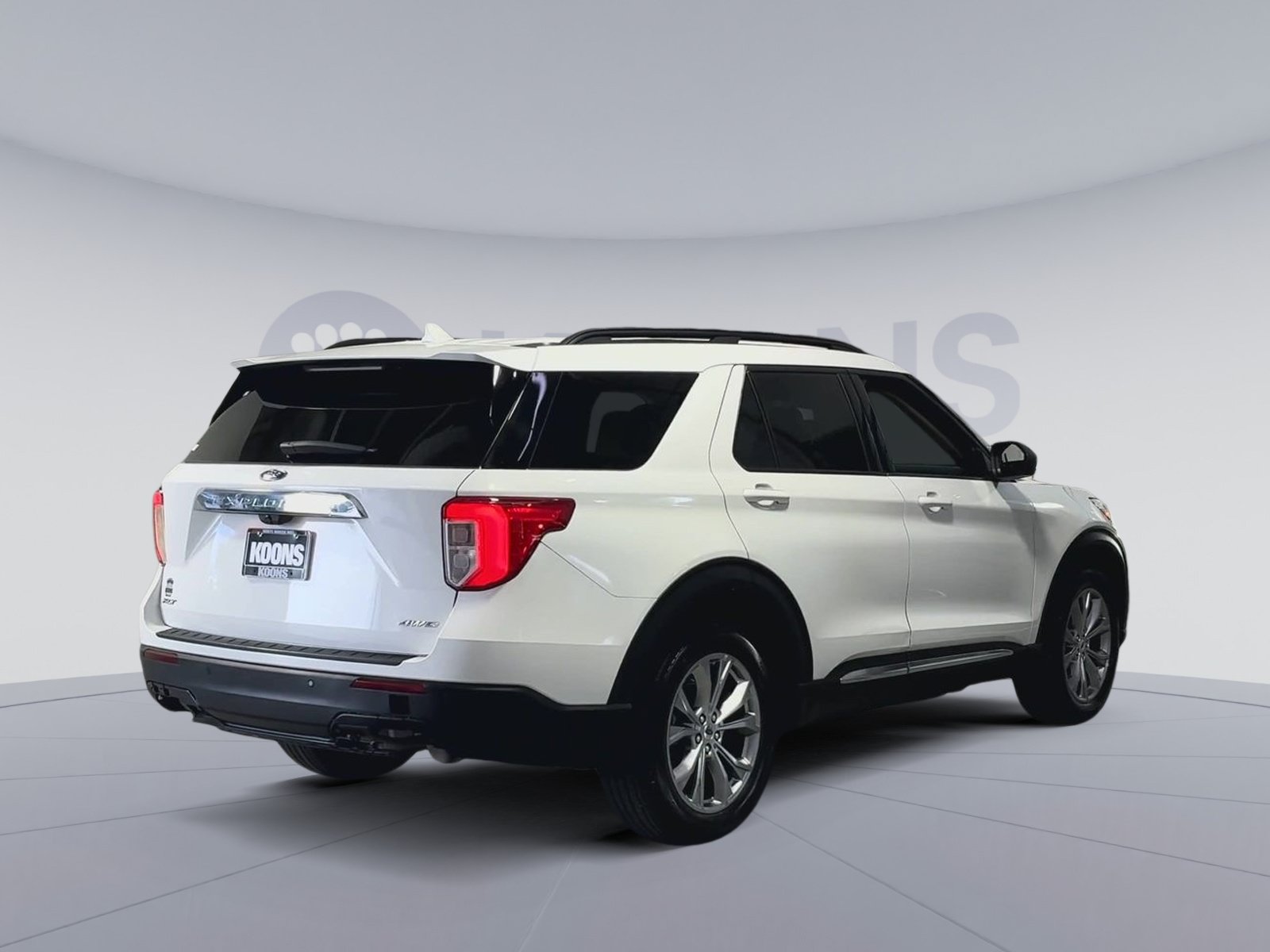 Used 2022 Ford Explorer XLT w/ Equipment Group 202A AWD/4WD image 11