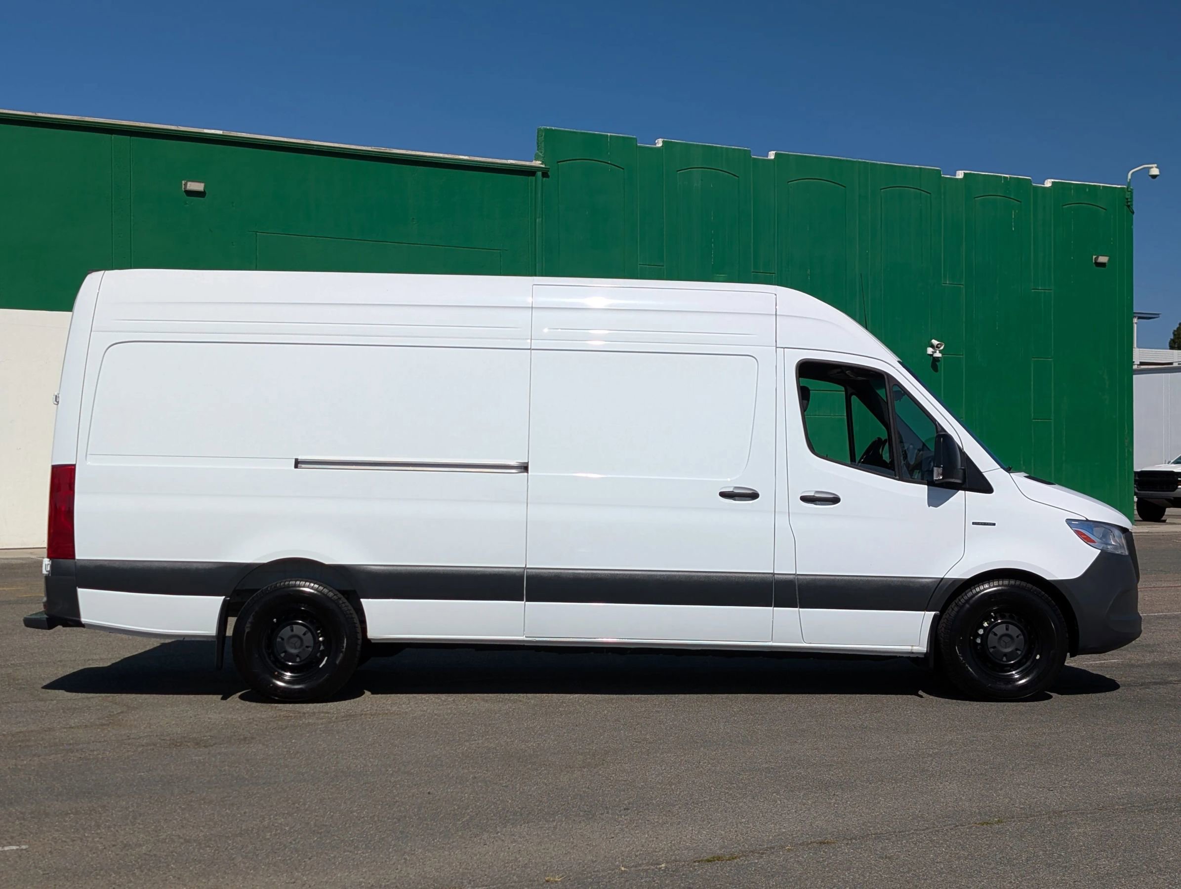 Used 2024 Mercedes-Benz eSprinter 170 Cargo image 8
