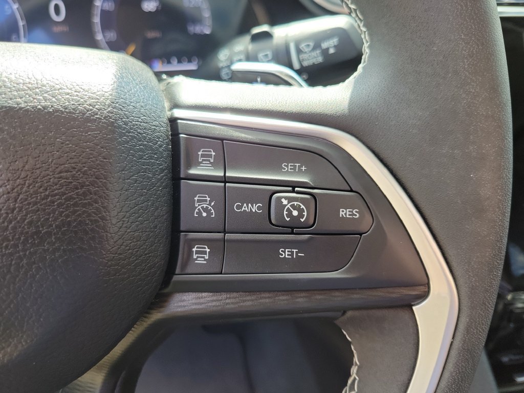 Used 2023 Jeep Grand Cherokee Laredo X AWD/4WD image 25