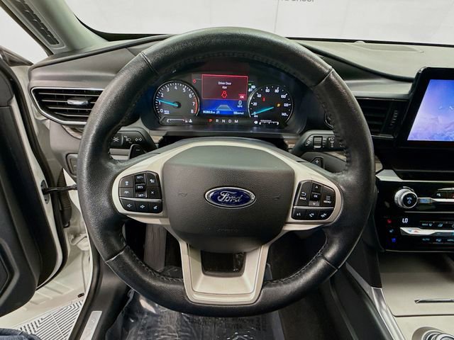 Used 2021 Ford Explorer Limited w/ Equipment Group 301A AWD/4WD image 11