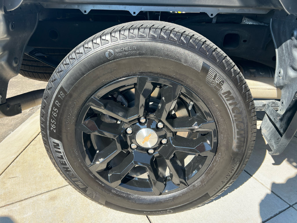Used 2024 Chevrolet Silverado 1500 LT RWD image 8