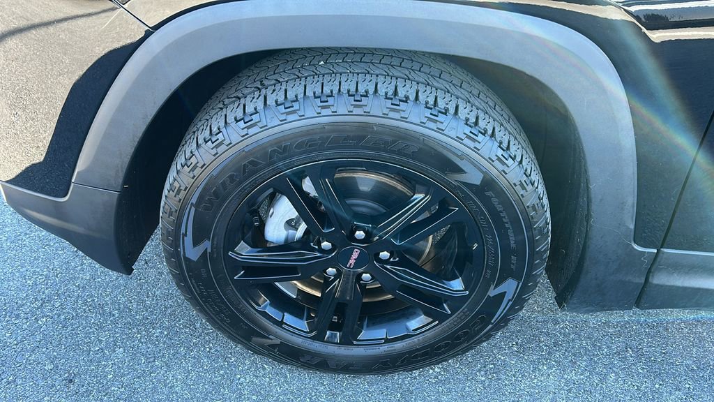 Used 2022 GMC Terrain AT4 w/ Infotainment Package II image 6