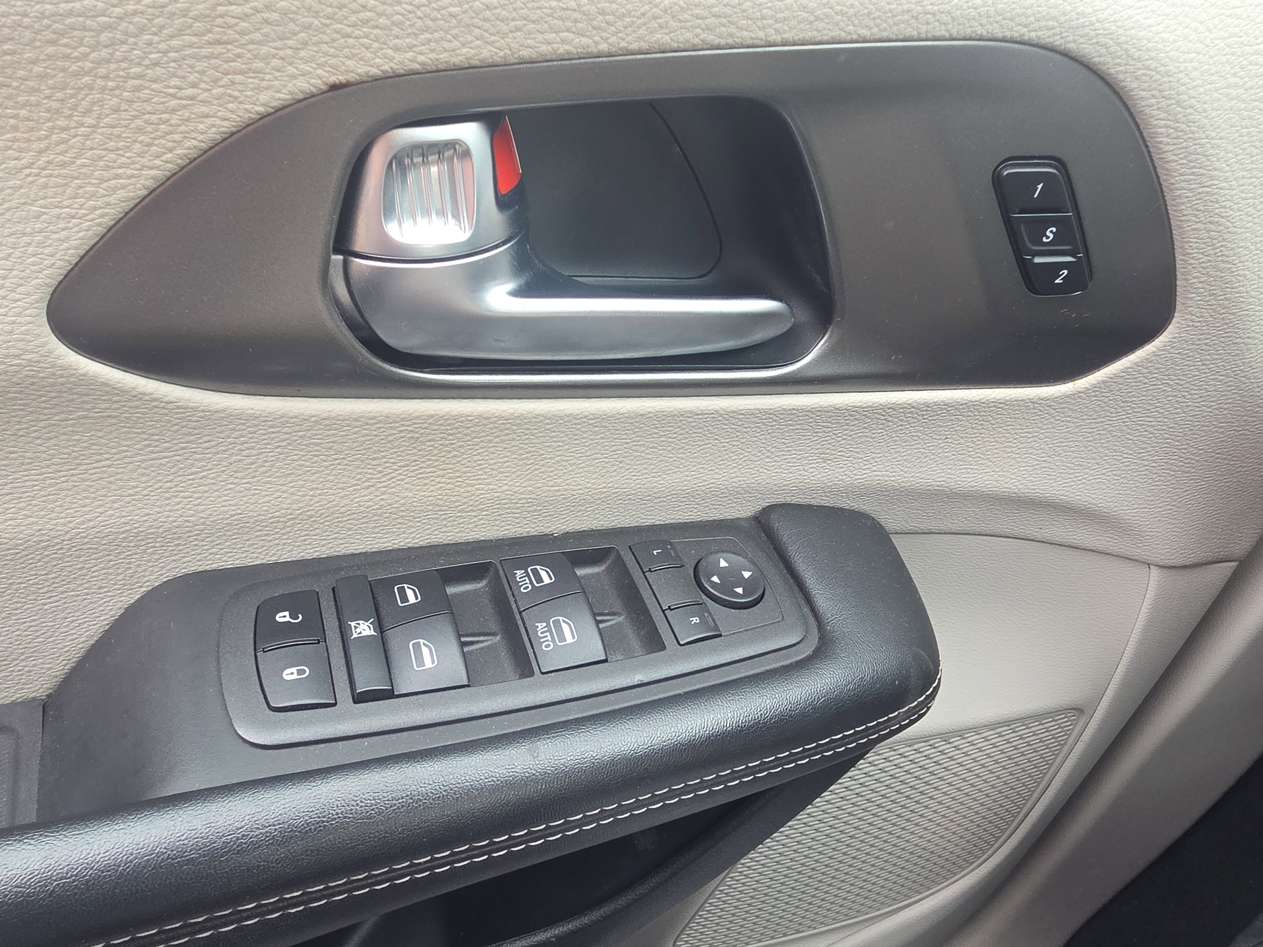 Used 2022 Chrysler Pacifica Touring-L image 33