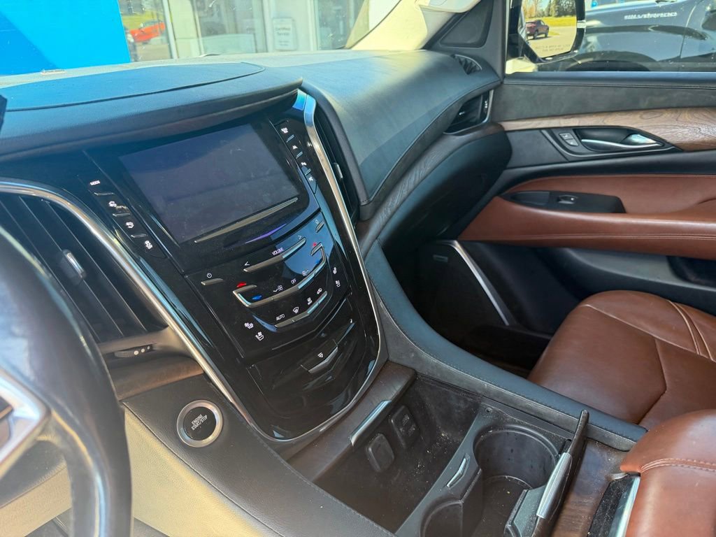 Used 2018 Cadillac Escalade ESV Premium Luxury w/ LPO, Radiant Package AWD/4WD image 11
