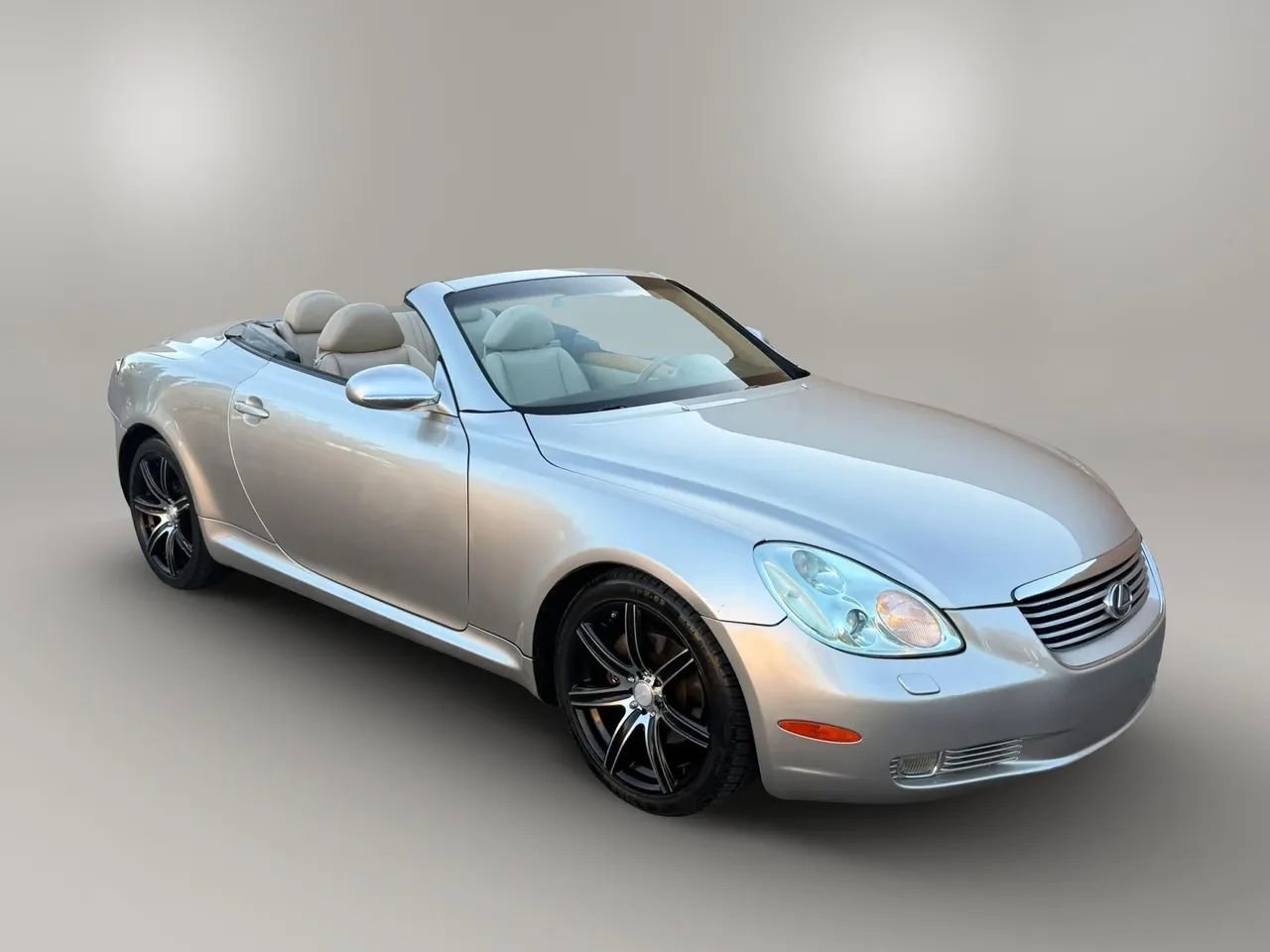 Used 2003 Lexus SC 430 Convertible RWD image 2