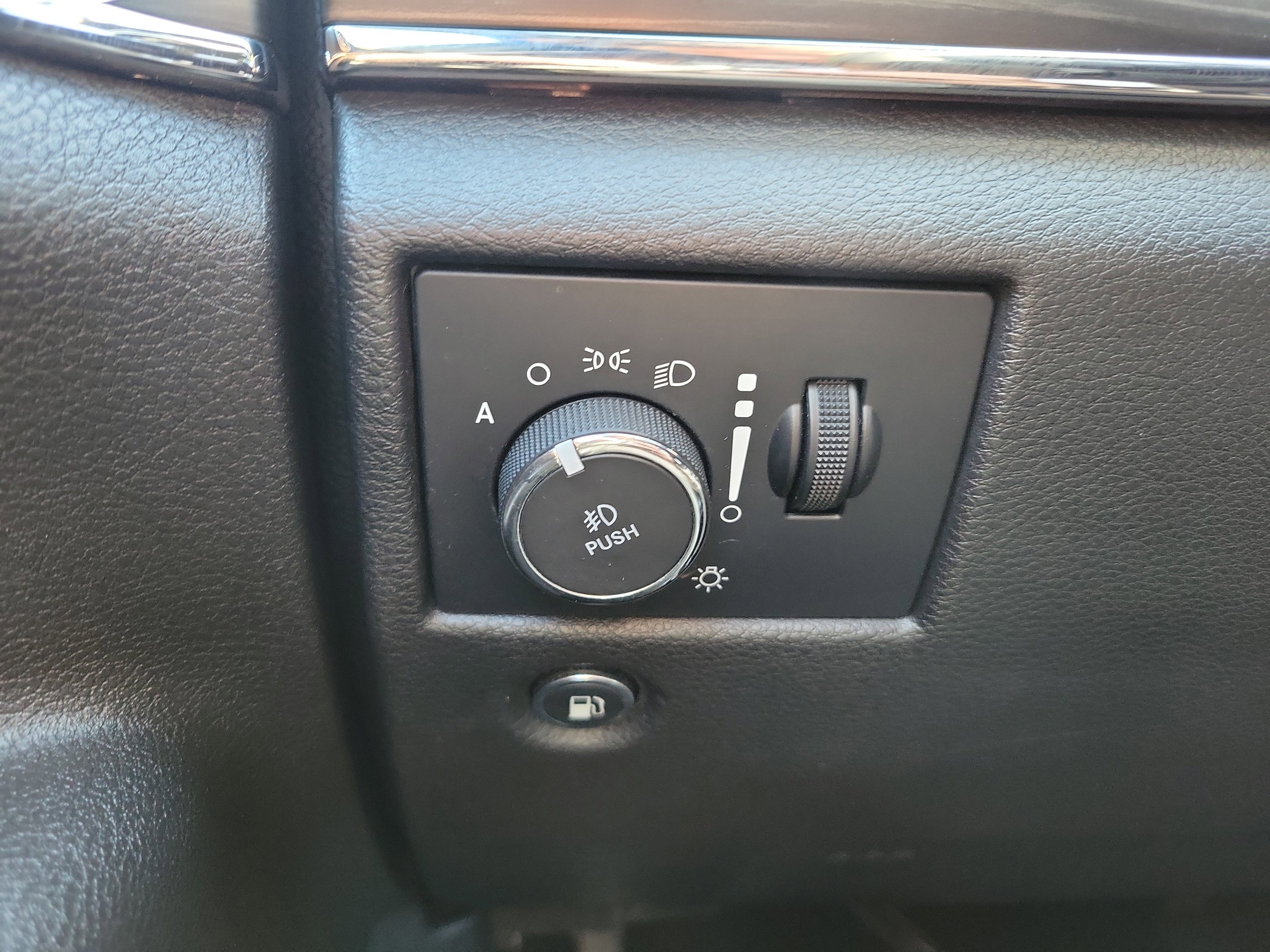 Used 2020 Jeep Grand Cherokee Limited w/ Luxury Group II image 26