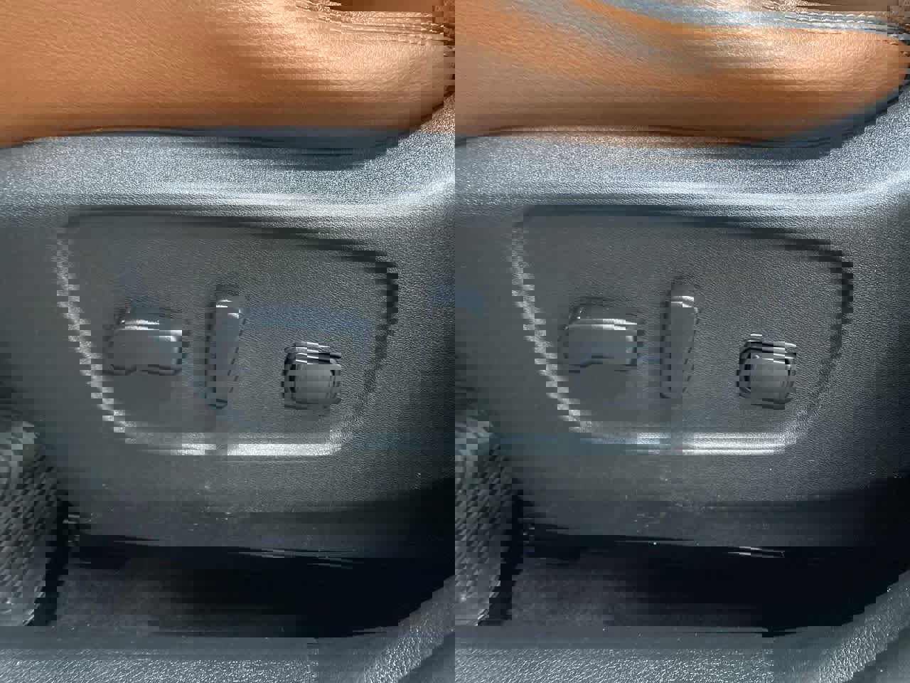 Used 2017 Nissan Rogue SL w/ SL Premium Package image 16