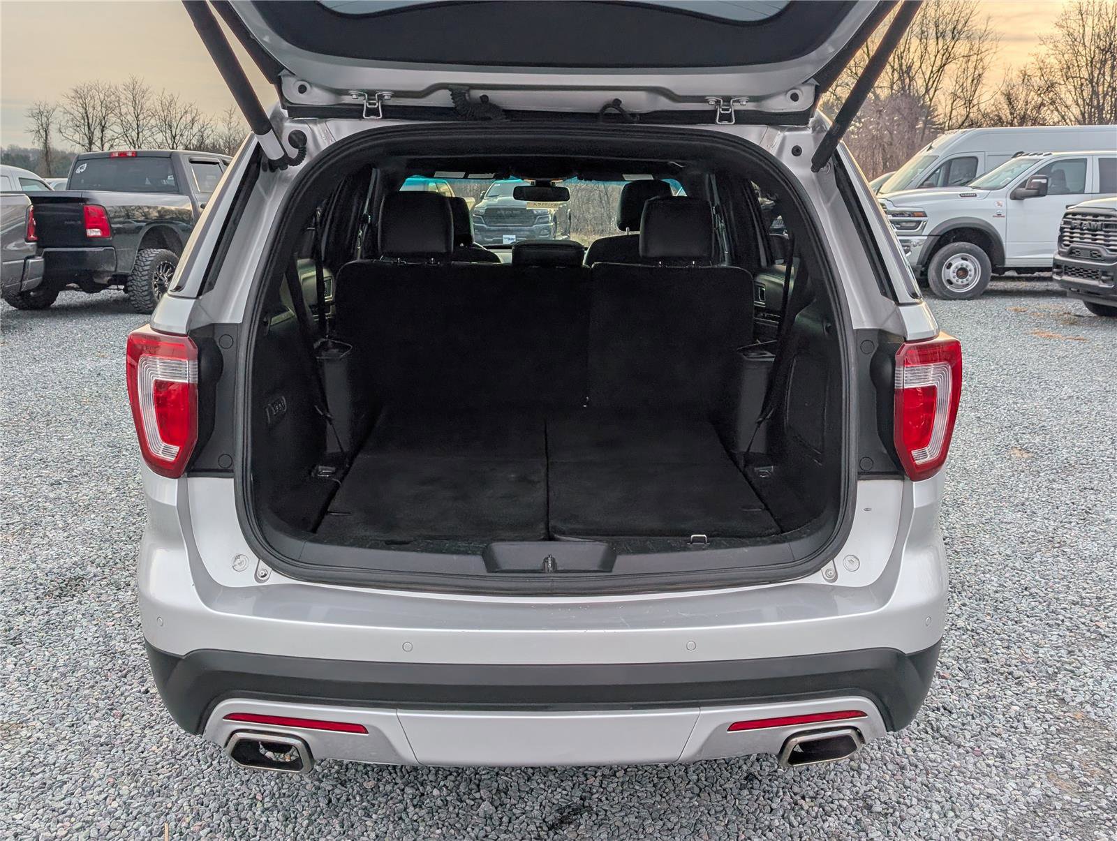 Used 2017 Ford Explorer Platinum image 14