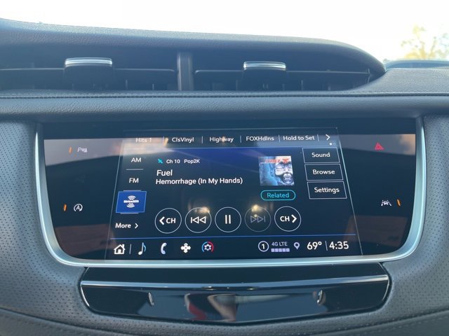 New 2025 Cadillac XT6 Luxury image 27