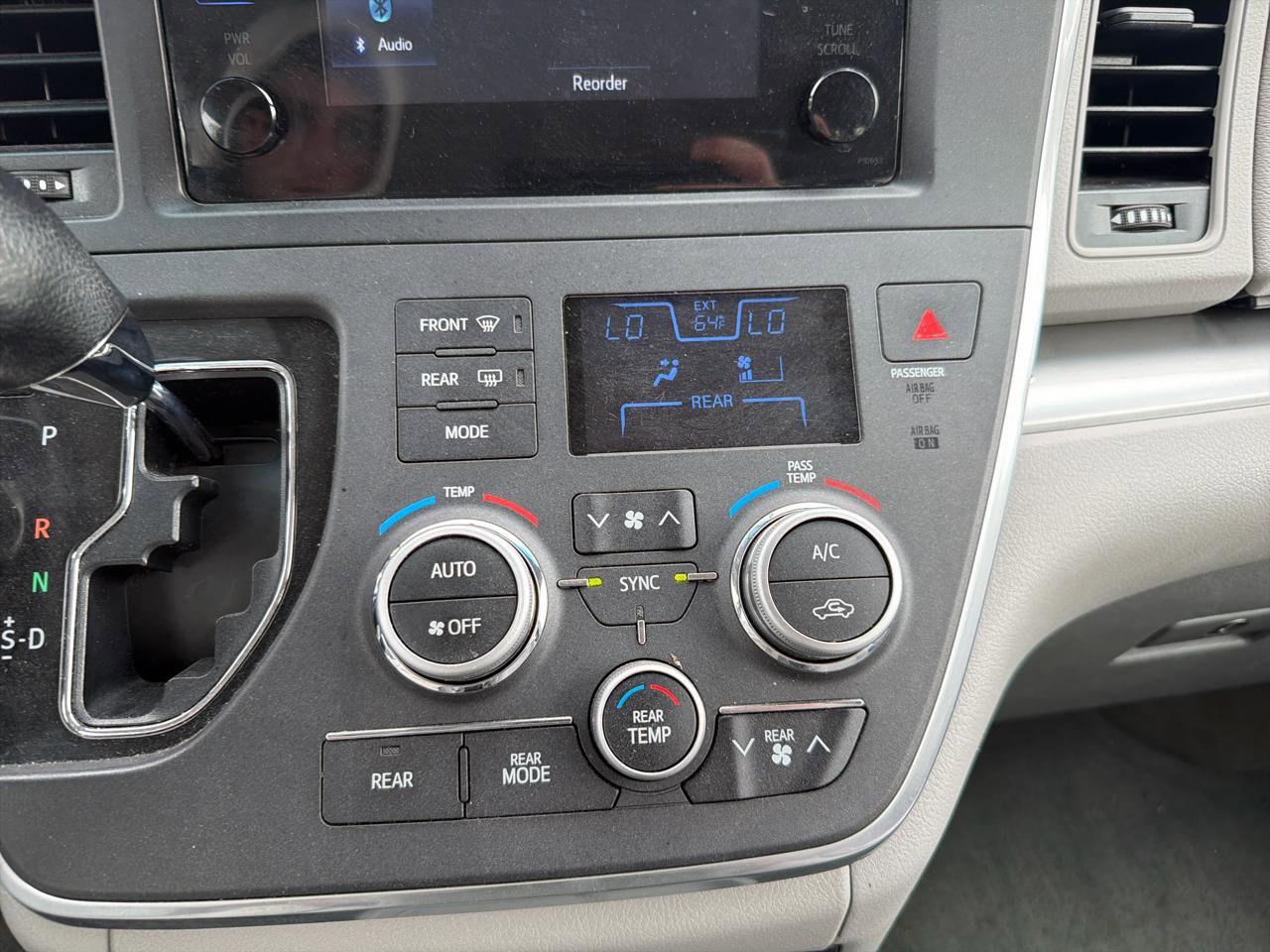 Used 2015 Toyota Sienna L FWD image 22