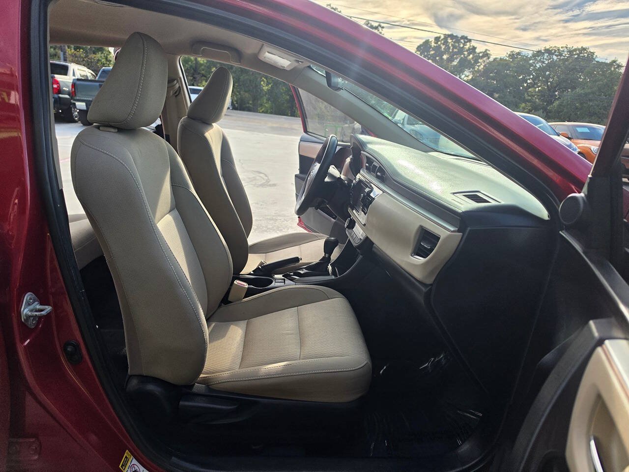 Used 2014 Toyota Corolla LE FWD image 27