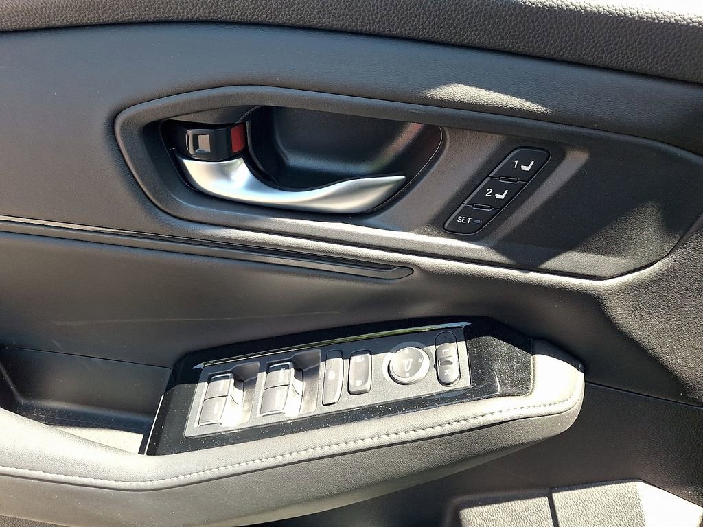 Used 2023 Honda Accord Touring image 13