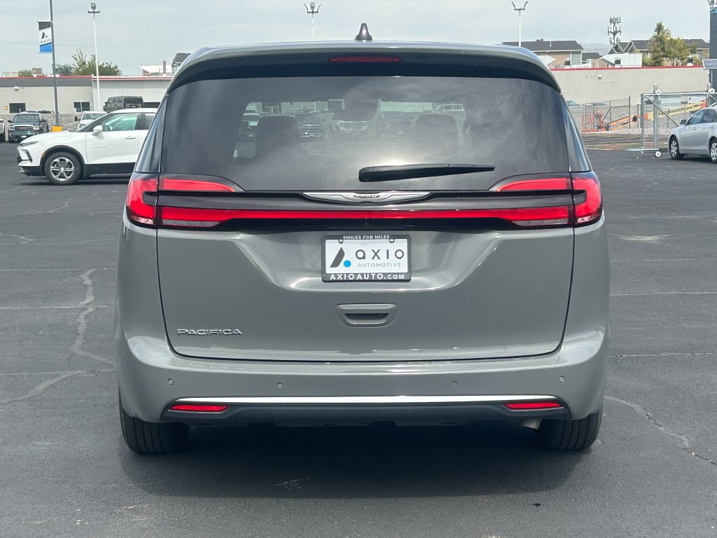 Used 2025 Chrysler Pacifica Select FWD image 4