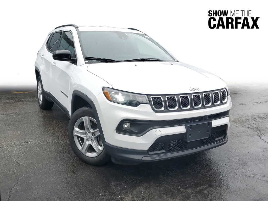 Used 2023 Jeep Compass Latitude image 1